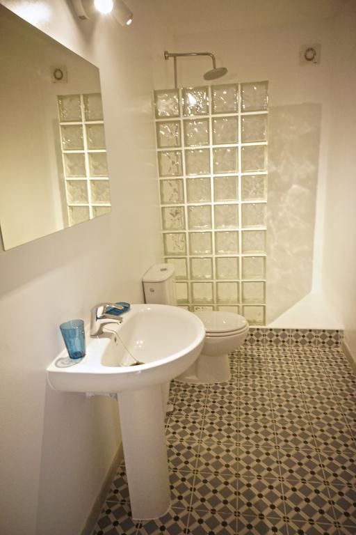 Single Room with Shared Bathroom