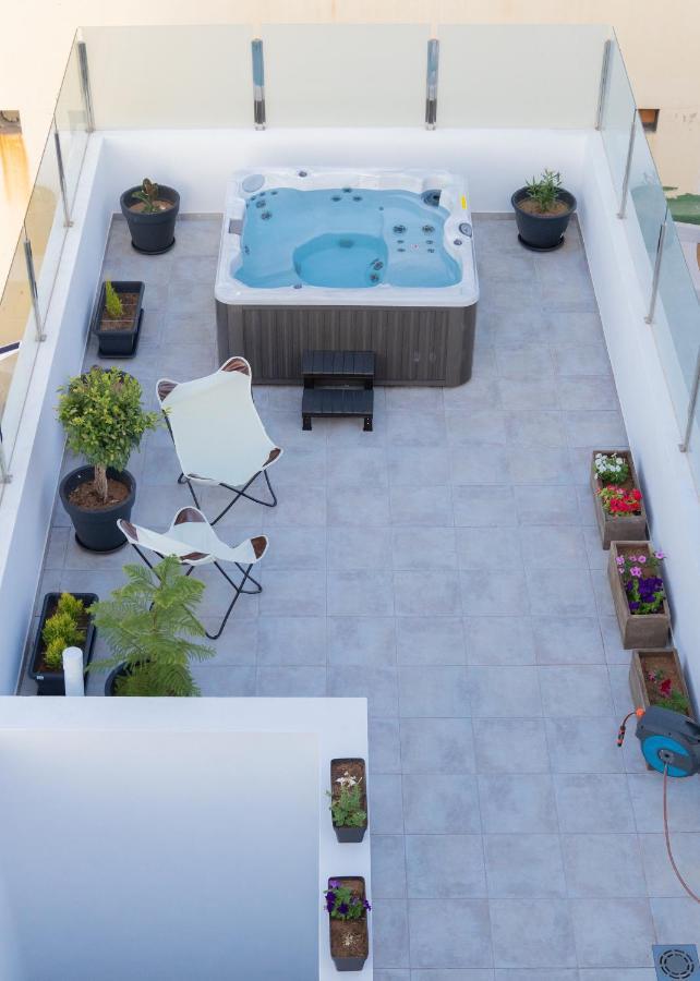 Two-Bedroom House,1143969613:JPEG