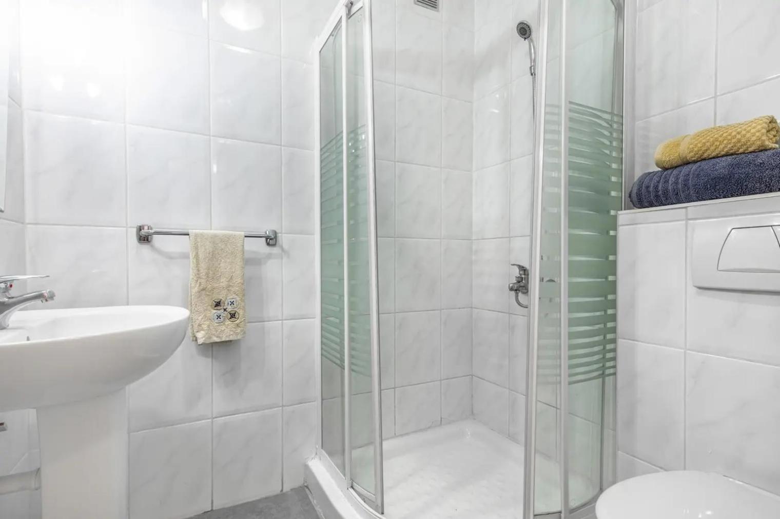 Two-Bedroom Apartment with Terrace,1592973454:JPEG