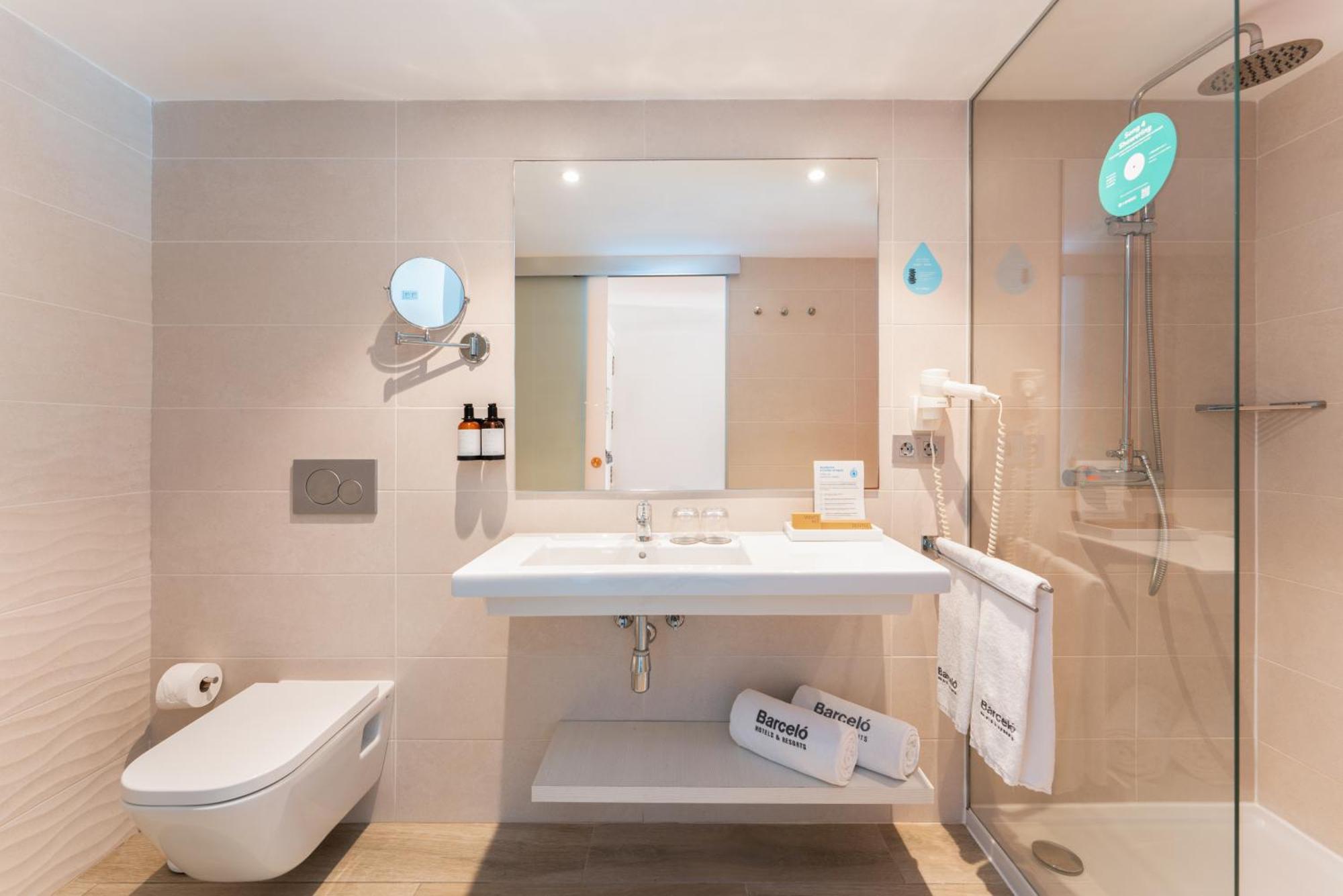 Suite with Pool View