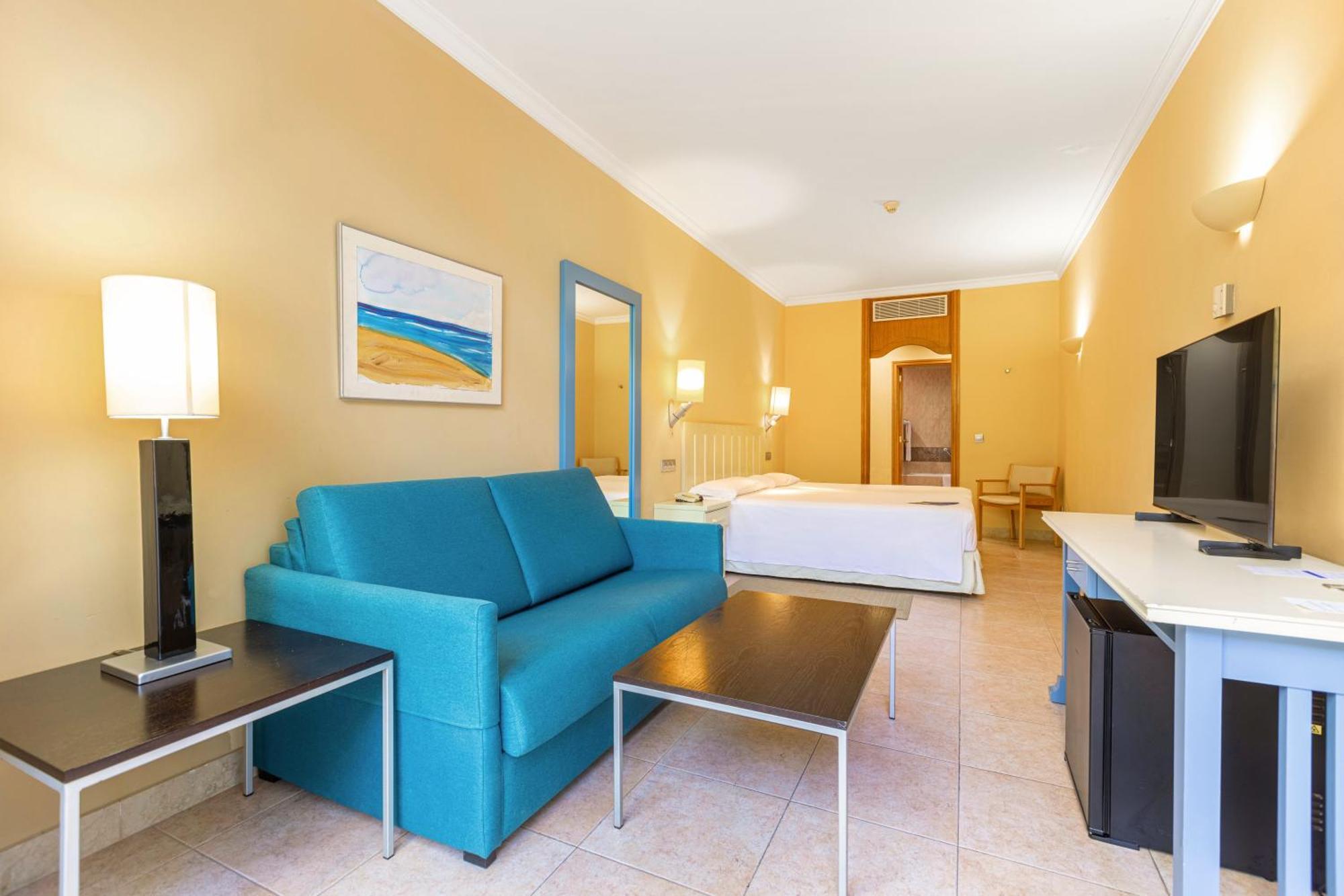 Family Room,1642311702:JPEG
