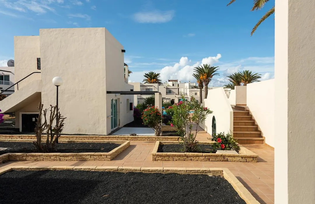 Homeforguest Apartamento Con Terraza Y Piscina En Corralejo-1