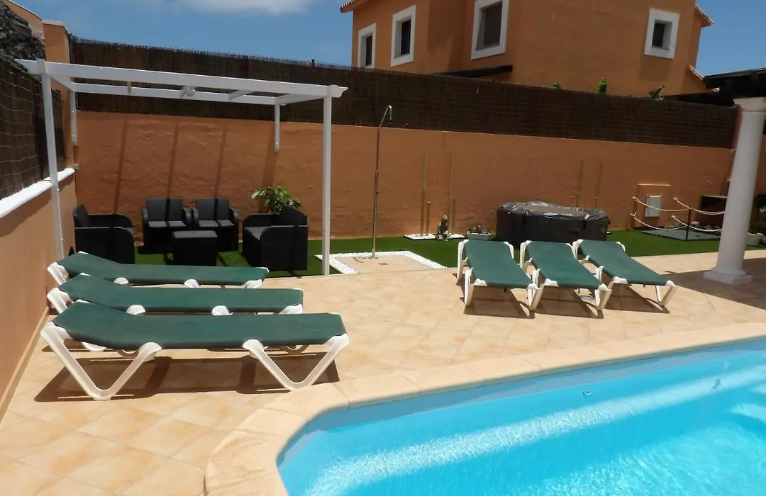 Villas Brujula Company-1