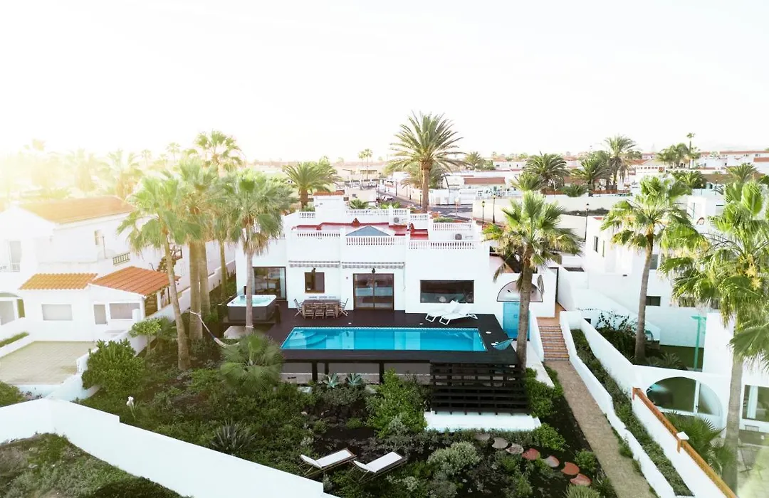 Villa Los Flamencos By Veaco- Beachfront & Pool-1