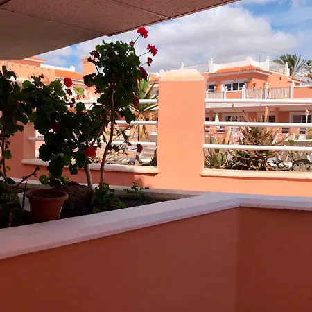Apartamento funcional en residencial con piscina en inmejorable ubicación en centro de la isla-3