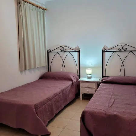 Apartamento funcional en residencial con piscina en inmejorable ubicación en centro de la isla-2