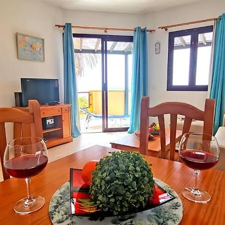 Holiday Flat Blue Ocean, Beachfront, Sea View, 1 Bedroom, Livingroom, Fast Internet-2