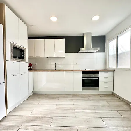 Mango Sorbet Super Central, 3 Desks, High Speed Internet, 3 Bedrooms And 2 Bathrooms-2