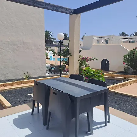 Homeforguest Apartamento Con Terraza Y Piscina En Corralejo-3