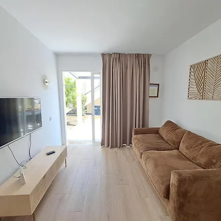 Homeforguest Apartamento Con Terraza Y Piscina En Corralejo-2