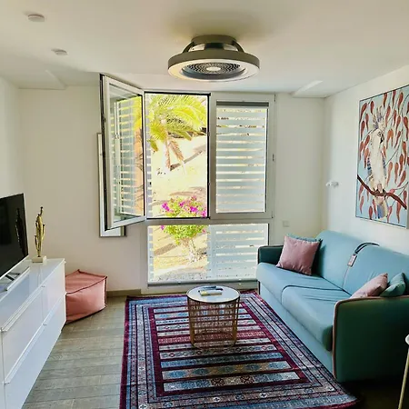 Amber Apartments - Pink Studio-2