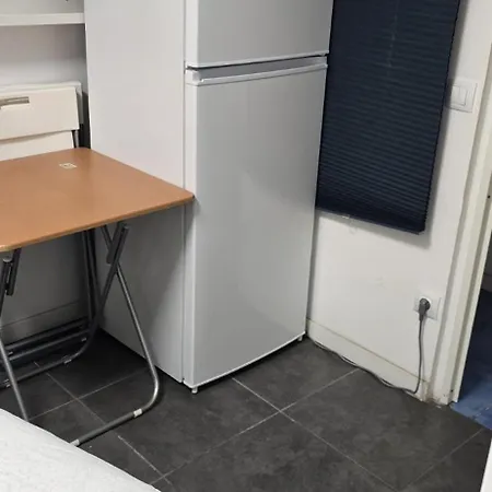 ALBERGUE CRISTINA habitaciones con baño privado y mini cocina-2