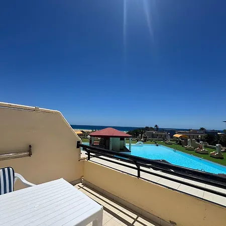 The House Of Nonni Ventura - Beachfront, Ocean View, Wi-Fi, Aircon, Swimming Pool-3