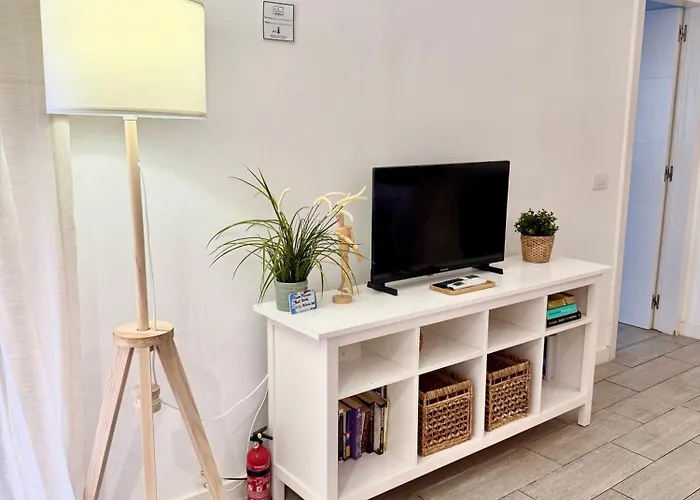 Cozy Apartment In Centric Area At Caleta De Fuste With Air Conditioner admite animales
